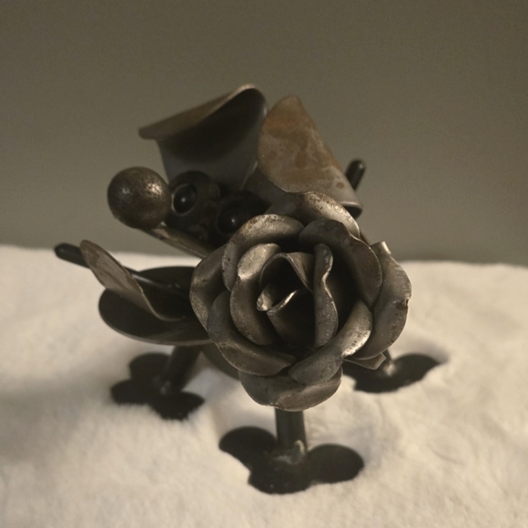 Metal Dog With Rose Ornament - Picture 5 of 9